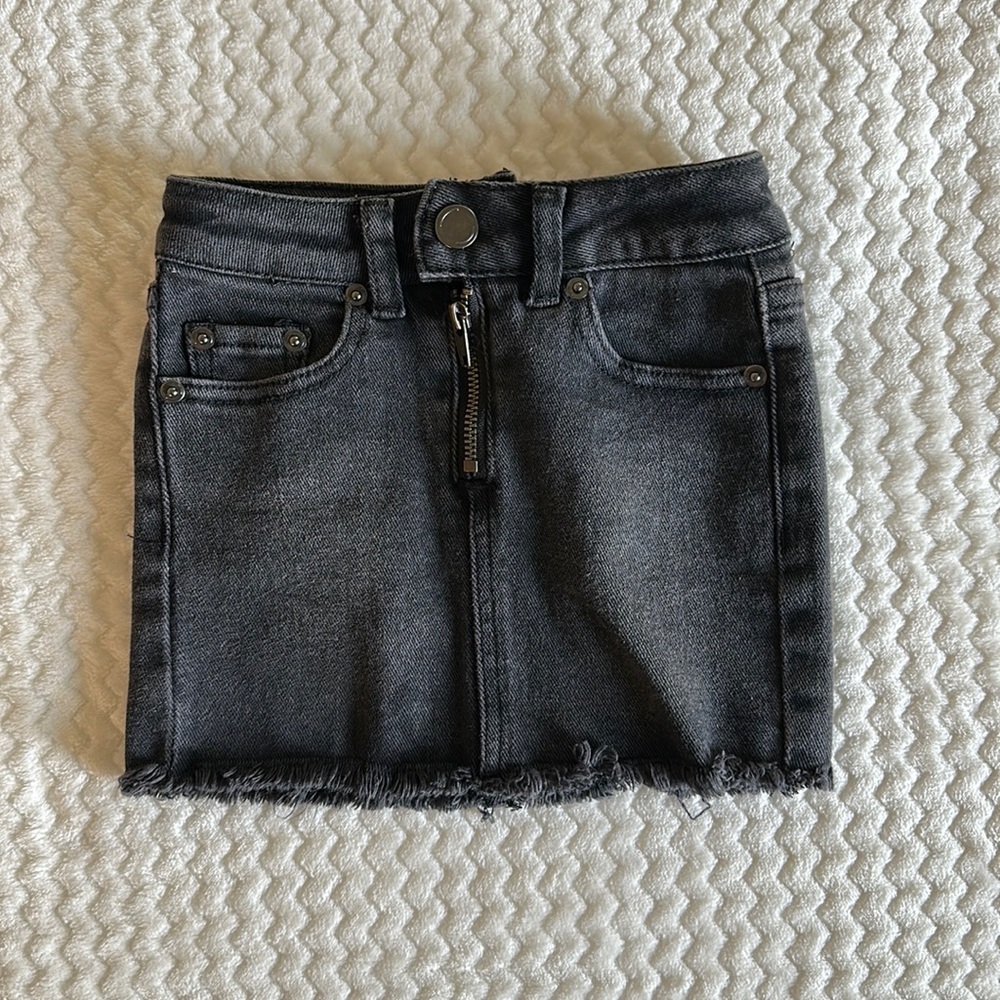 black denim skirt 🖤